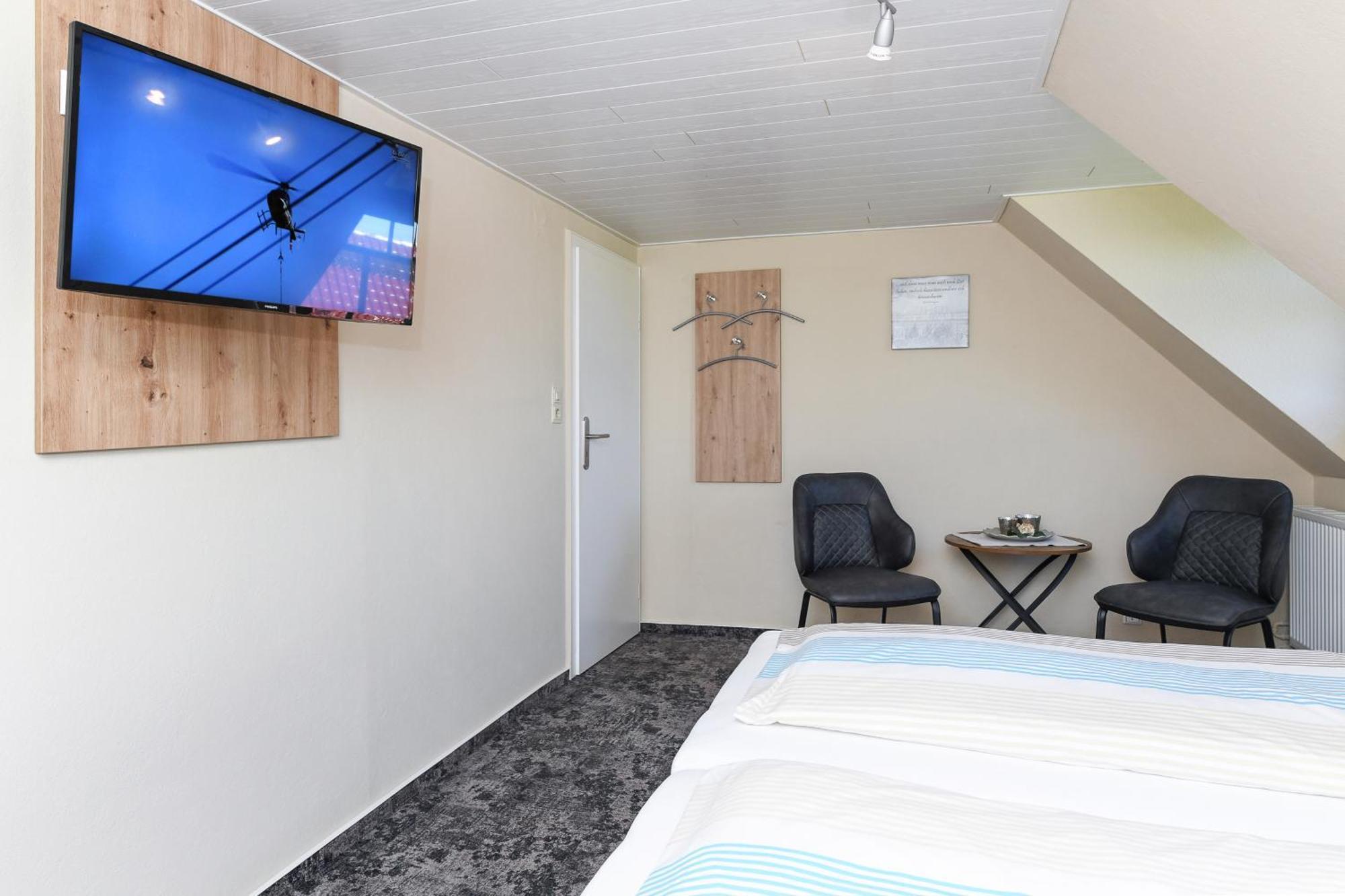 Pension Burggaststätte Heyken Neuharlingersiel Exterior foto